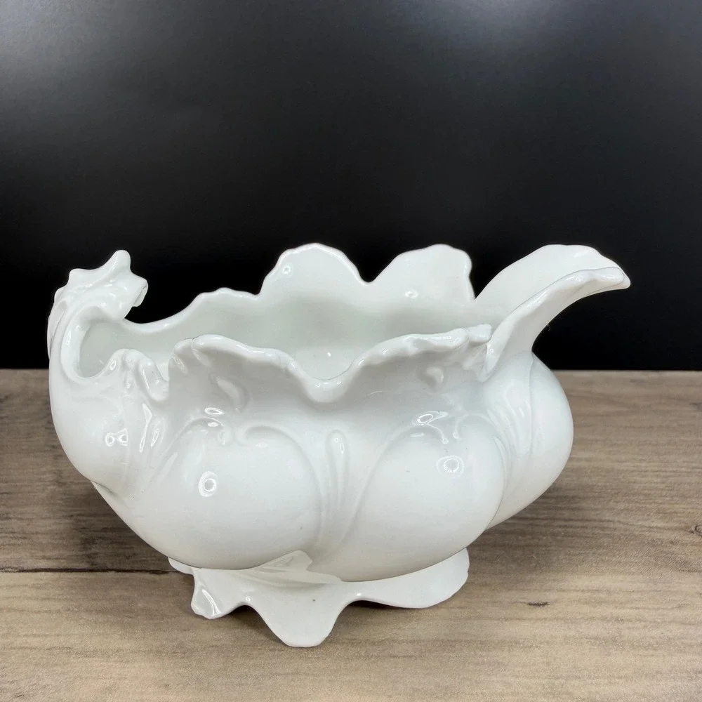 MZ Austria White Porcelain Footed Sugar Bowl‎ Scalloped Ruffled Shell Dish VTG